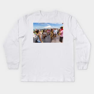 People Posing with Cristo Redentor, Corcovado - Rio de Janeiro Kids Long Sleeve T-Shirt